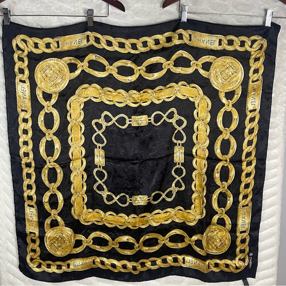SOLD Chanel Vtg 80’s Authentic Chain Motif Logo Spellout Black Gold Silk Scarf - Picture 11 of 14